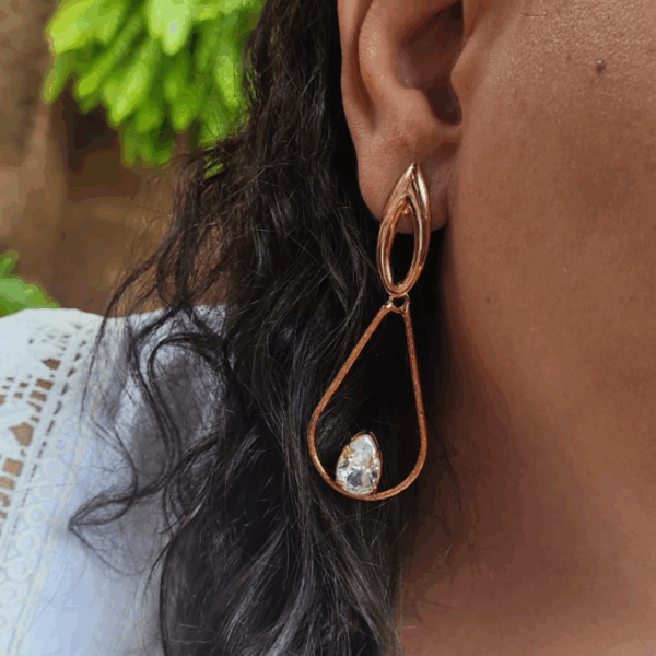 Brinco longo dourado