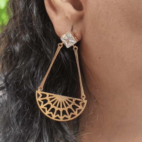 Brinco longo dourado