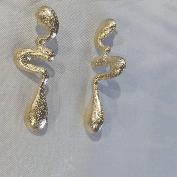 Brinco Gota Orgânico fosco- Folheado a Ouro 18k