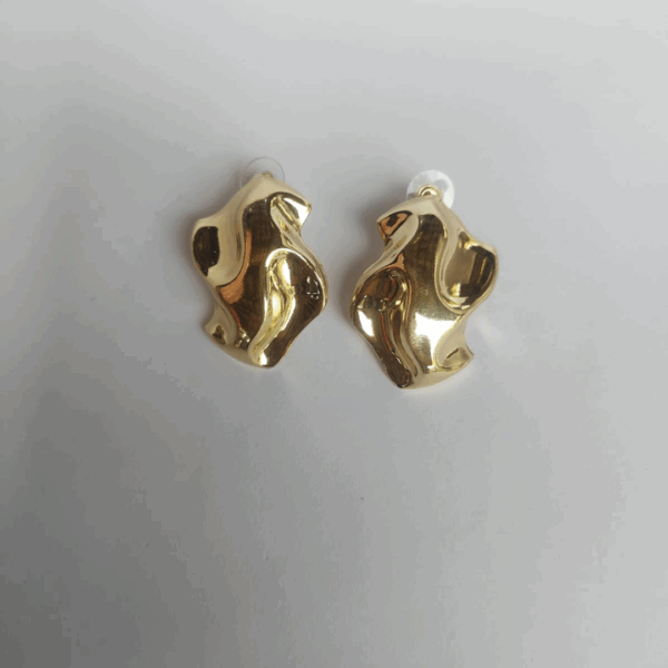 Brinco Ondulado orgânico folheado a ouro 925