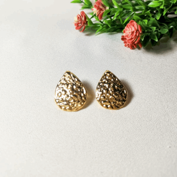 Brinco Gota texturizada folheado a ouro 18k