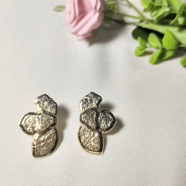 Brinco Pétalas folheado a Ouro 18k