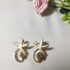 Brinco Estrela e concha folheado a ouro 18k