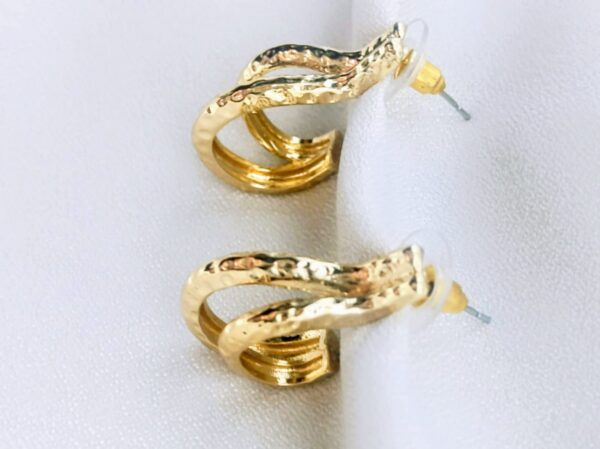Brinco Garra folheado a ouro 18k