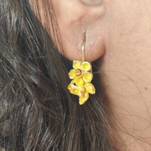 Brinco Gancho Flores cravejado de zircônias