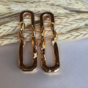 Brinco dourado com Microzircônias e pedra preta Folheado a Ouro 18k